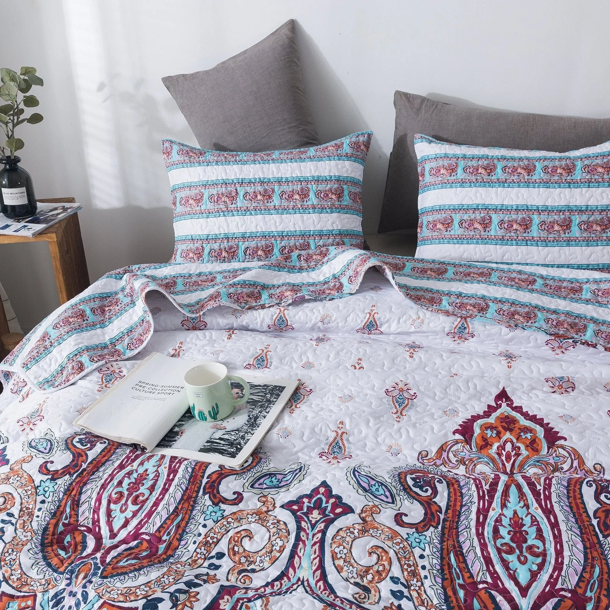 DaDa Bedding Bohemian Summertime White Blue Floral Paisley Bedspread Set (KSX-003)