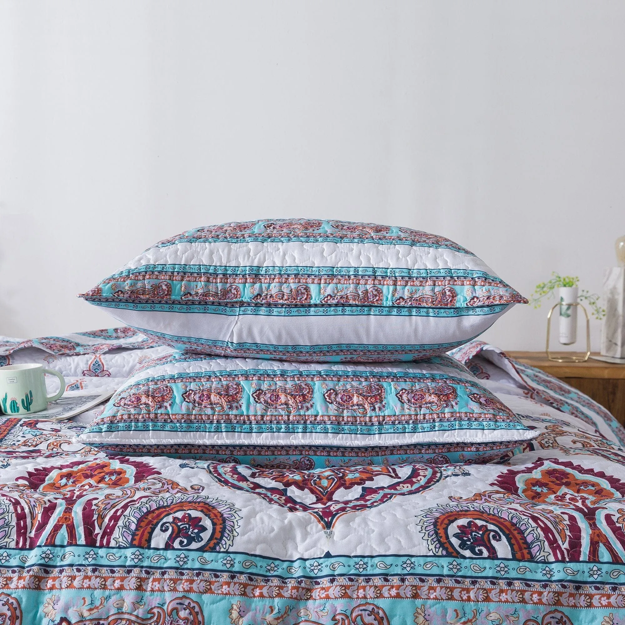 DaDa Bedding Bohemian Summertime White Blue Floral Paisley Bedspread Set (KSX-003)