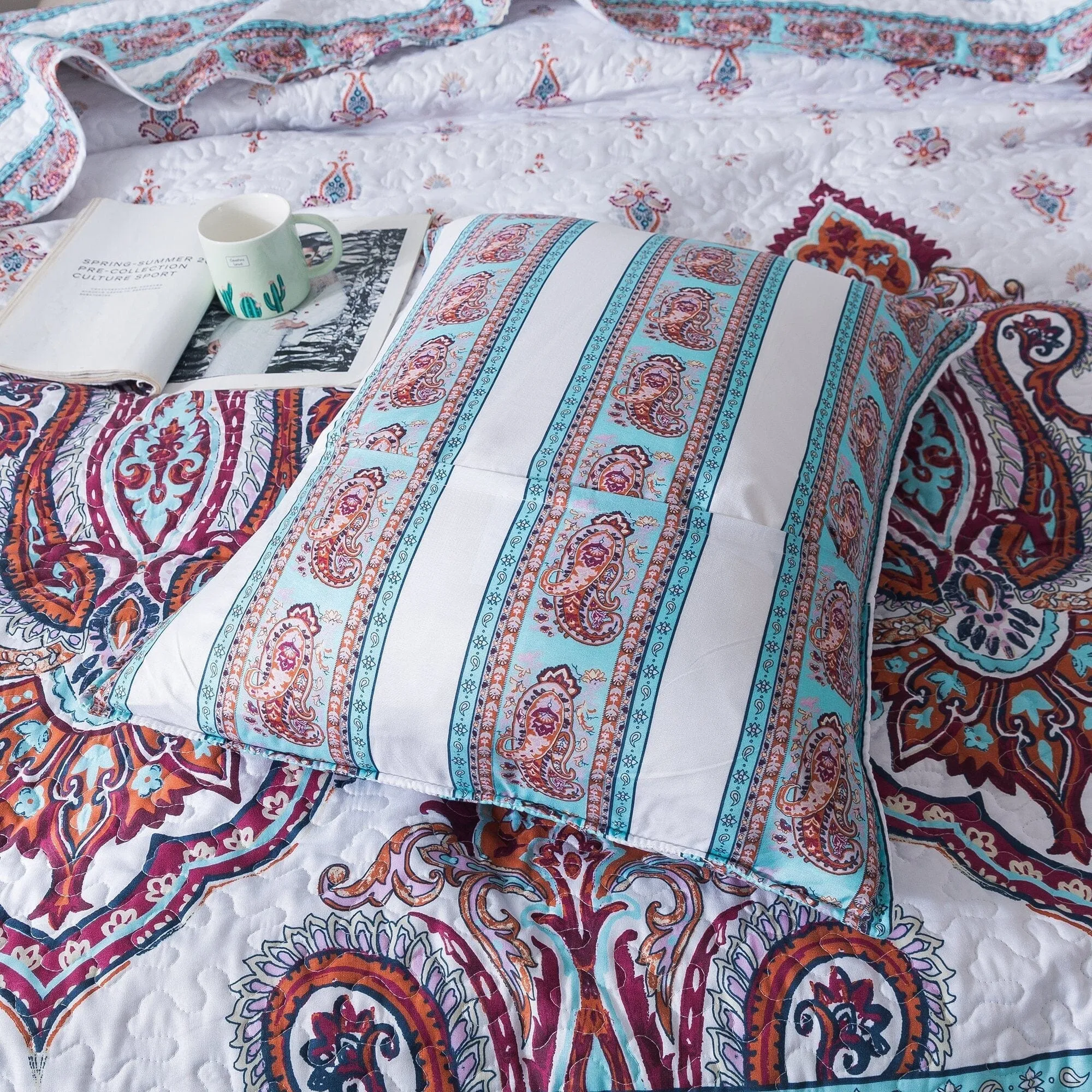 DaDa Bedding Bohemian Summertime White Blue Floral Paisley Bedspread Set (KSX-003)