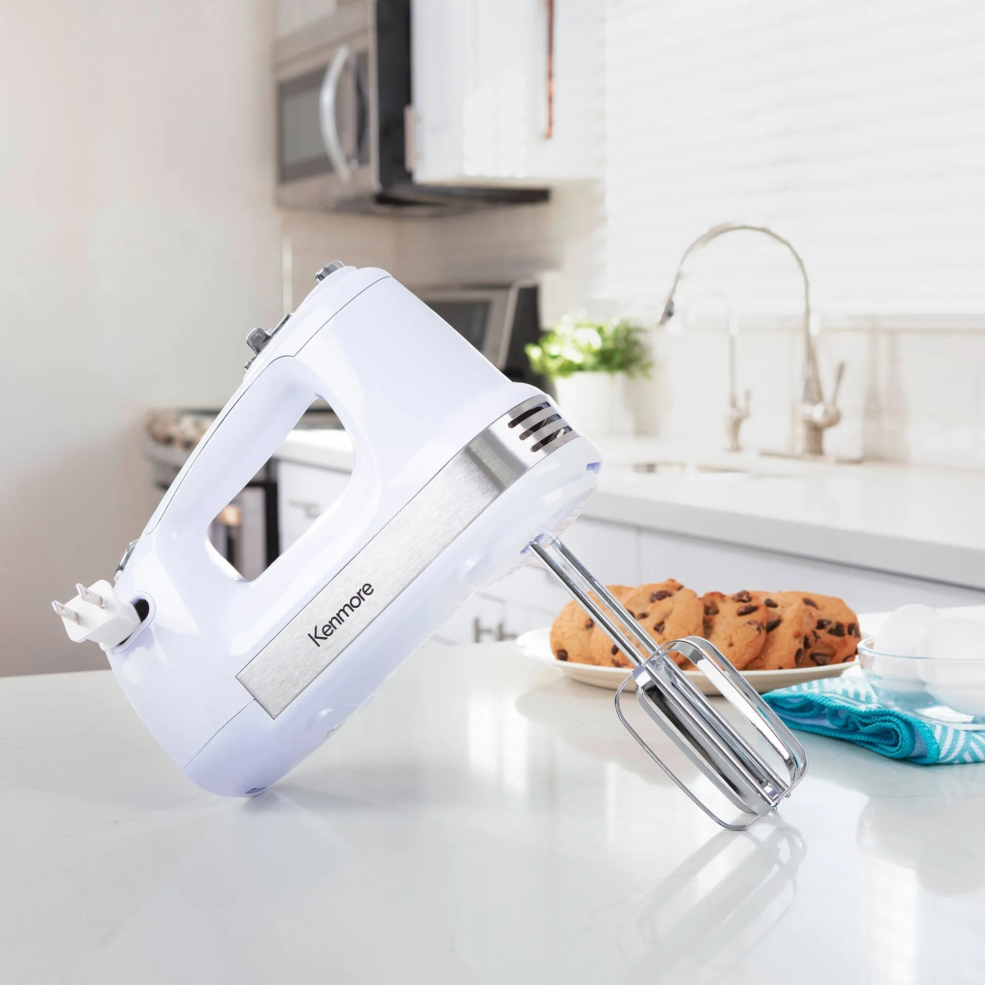 Kenmore 5-Speed Hand Mixer / Beater / Blender, White, 250W Motor, Interchangeable Beaters, Dough Hooks, Liquid Blending Rod, Automatic Cord Retract, Burst Control, Clip-On Accessory Storage Case