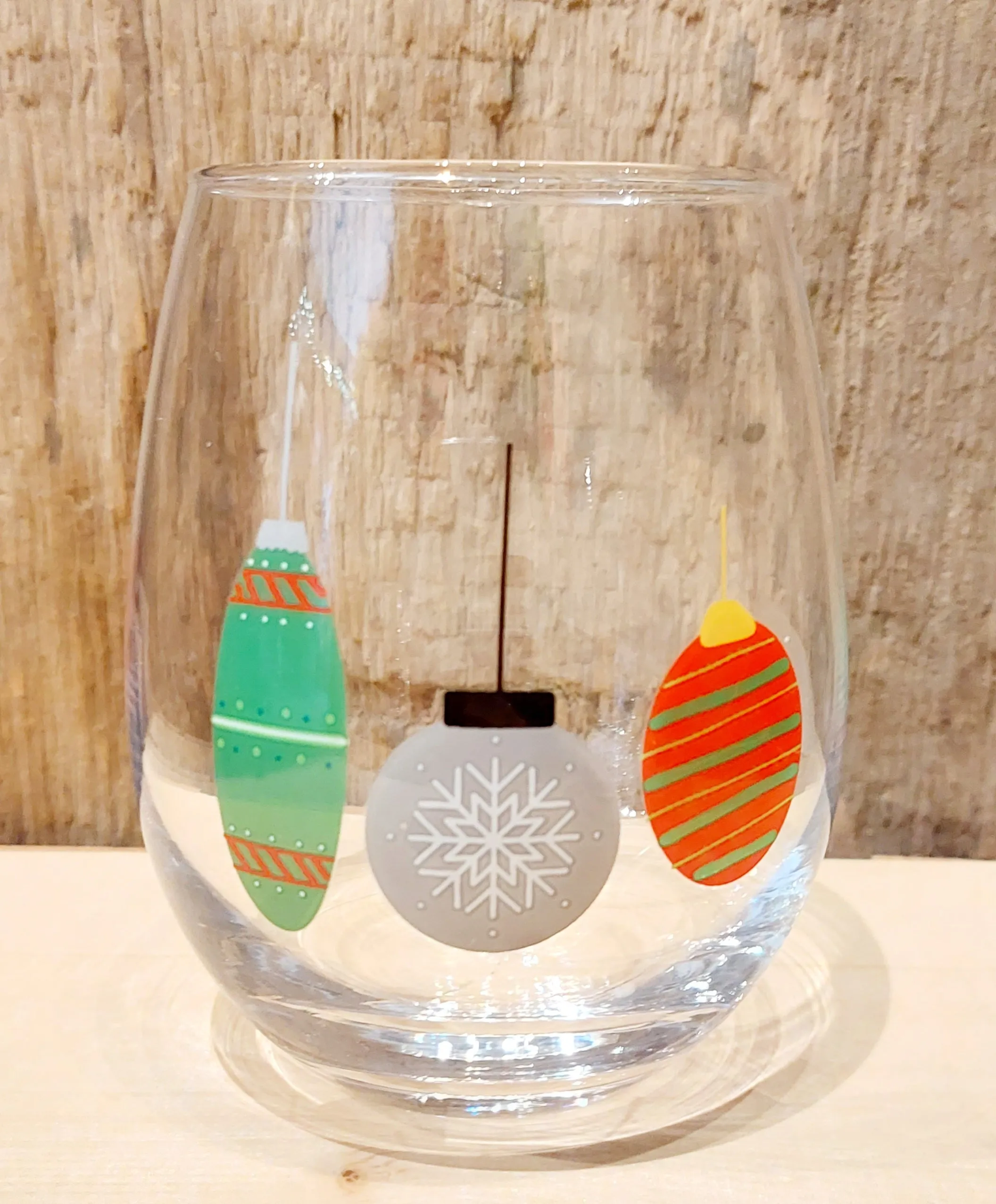 ORNAMENT WINE GLASSES / RED OR BLUE